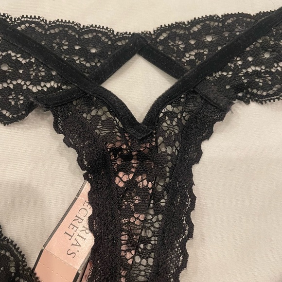 NEW WITH TAGS VICTORIA’S SECRET 2PK SIZE M SUPER SEXY CUT OUT THONGS - Picture 8 of 9